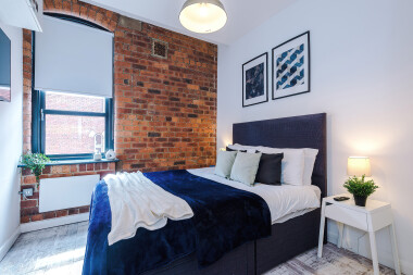 Bedroom 1 (Smart TV)