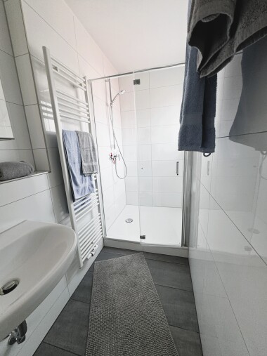 Tageslichtbad mit Dusche