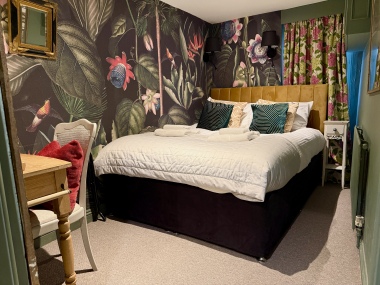 king bed in bedroom 4