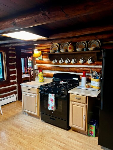 Country kitchen with gas stove/oven