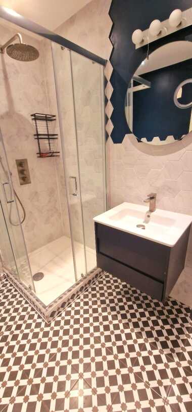 fully equipped bathroom