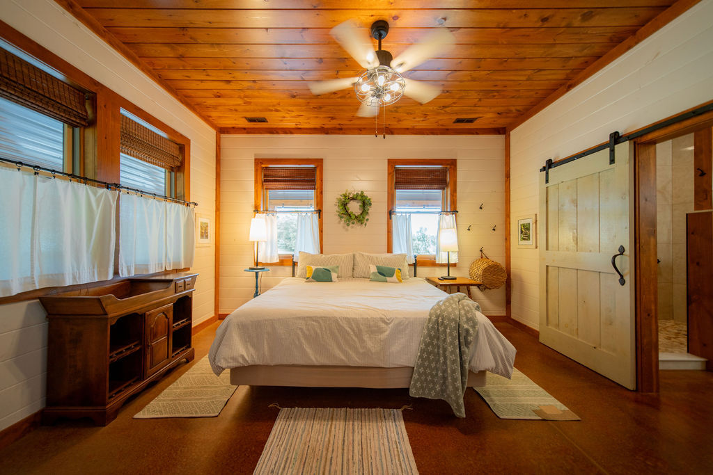 The Farmhouse on Barton | Photo 30