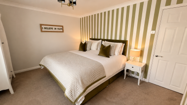 Beautiful master bedroom, the ideal retreat to relax after a day of exploring.