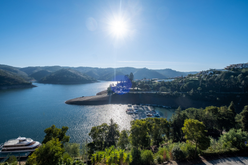 Balcony with a wonderful view of the Castelo de Bode lake and marina.