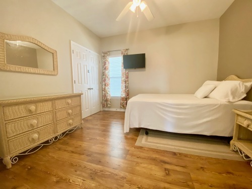 Queen Guest Bdrm