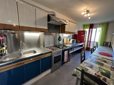 Cuisine moderne avec balcon