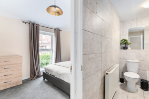 Bedroom 1 toilet