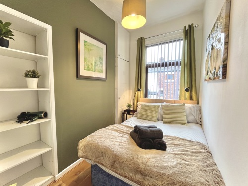 Bedroom 1 - Peaceful retreat featuring a comfy small double bed for sweet dreams.