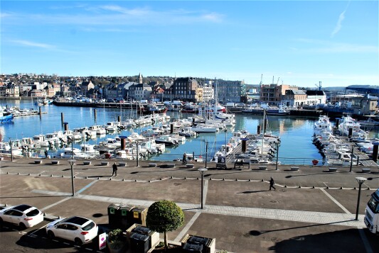 Vue sur le port de plaisance