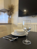 Huddersfield Deal House – Modern Dining Space for Family & Friends