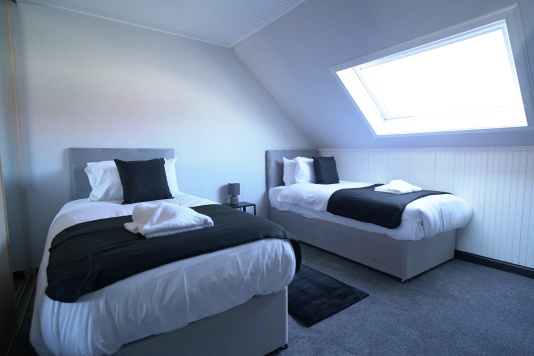 BEDROOM 2
