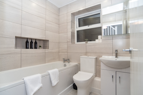 Master bathroom with bath, complete with complimentary shampoo, conditioner and shower gel.