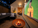 Outdoor fire pit