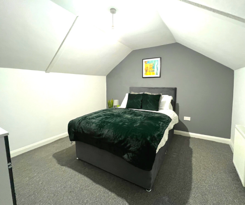Bedroom Seven with shared Bathroom