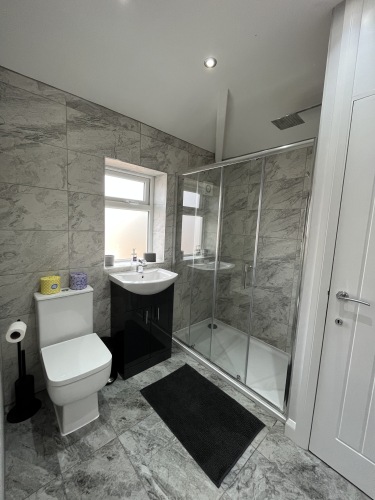 Bathroom - full 3 piece suite