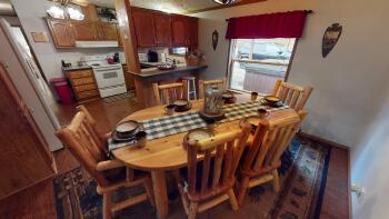 Turkey Ridge Lodges - Lodge # 1 - Amish dining table for 6 