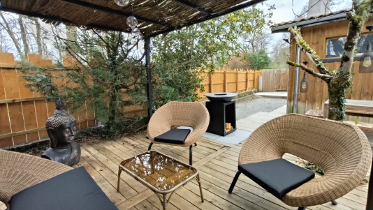 Terrasse confortable couverte proche du SPA