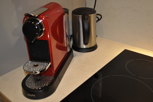 Machine à café Nespresso, bouilloire