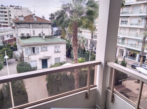 vue ville et aperçu mer, exposition sud