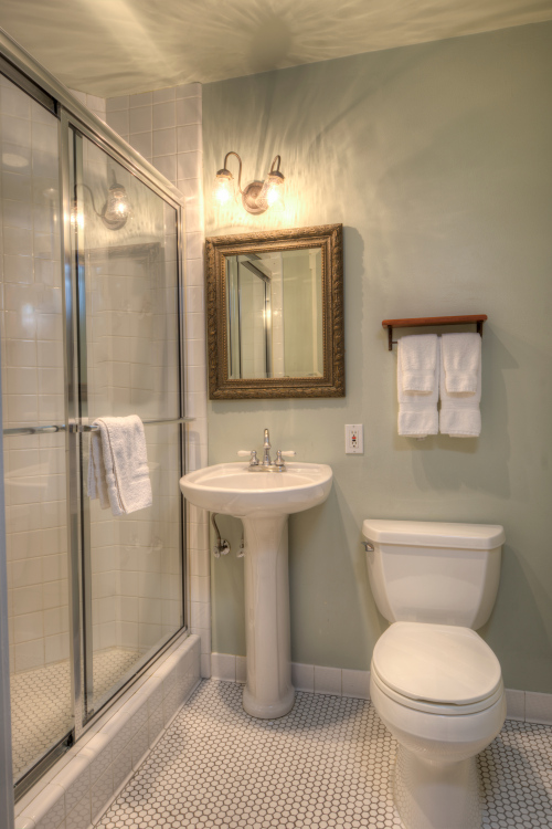 Room 22 -Queen-Ensuite-Garden View