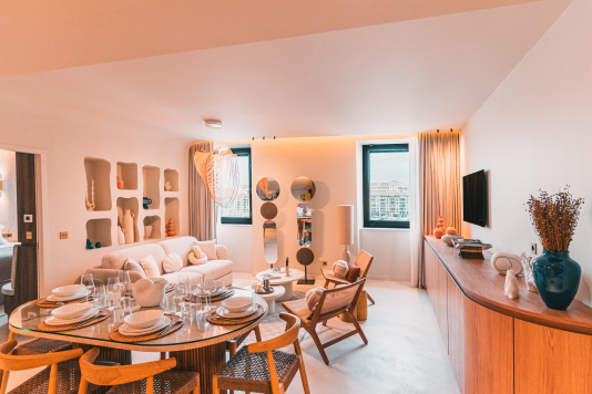 Salon avec vue sur le Vieux Port