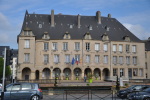 A 2 minutes à pied l’hôtel de ville historique de Thionville. / 2 minutes walk from Thionville town hall.