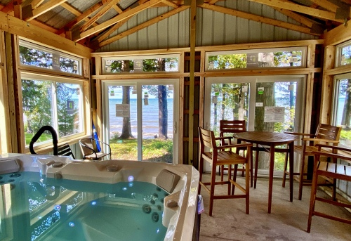 Shared between 2 cottages the hot tub house -1hr at a time light to indicate 