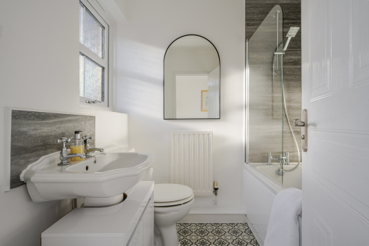 A calm, beautifully finished space designed for pure relaxation. Sleek fixtures, soft tones and hotel-style details create a spa-inspired atmosphere, perfect for refreshing mornings or unwinding at night. Clean, modern and indulgently simple — a bathroom that elevates everyday routines into moments of luxury.