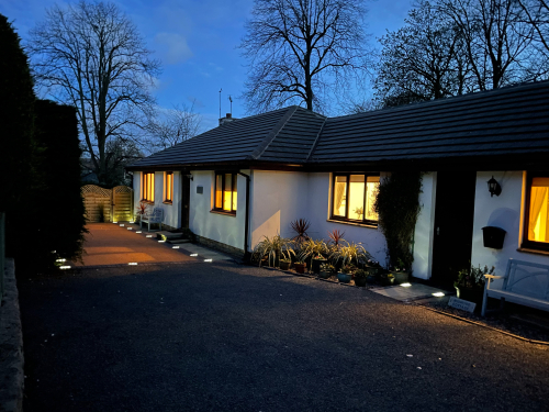 Midwood Lodge with private parking
