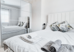 Bedroom 1: Double bed