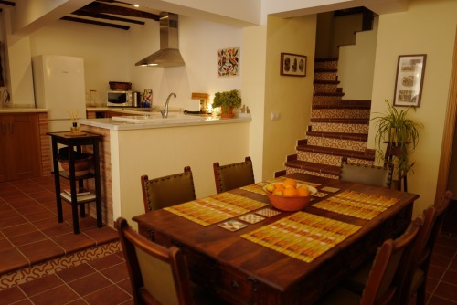 Open kitchen / dining area