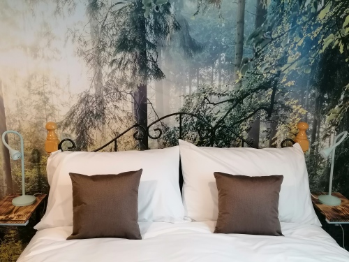 3 bedroom boutique art apartment with sea views