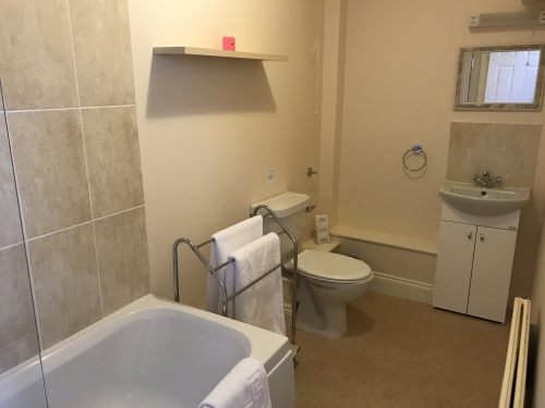 The ground floor Twin Room has a bath/shower combination