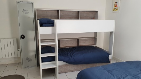 Chambre 3 avec 1 lit 140 et 2 lits 90 superposés