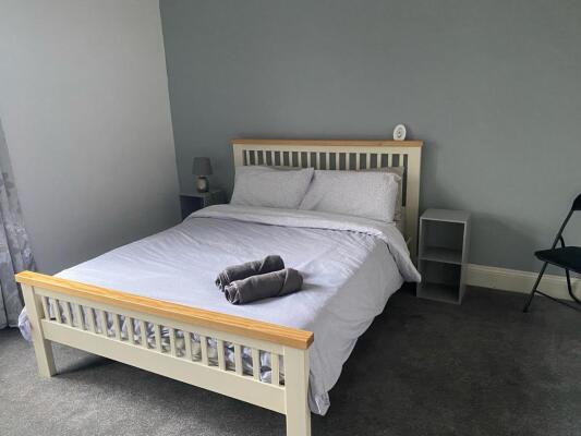 Spacious master queen sized bedroom