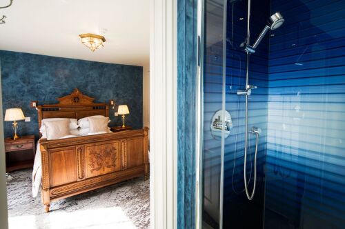 Double room-Deluxe-Ensuite with Shower-Street View-Bedroom 11