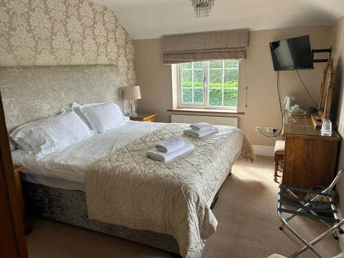 Large-Double room-King-Ensuite with Bath - Base Rate