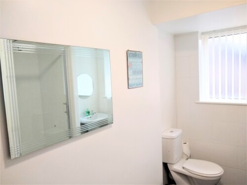 Bathroom - Spacious 3 piece bathroom with power shower