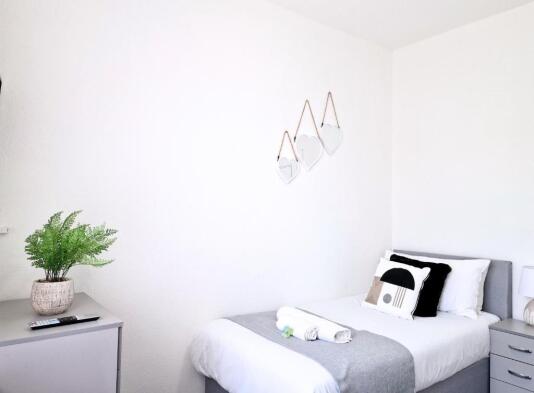 ROOM 3 Single Bedroom