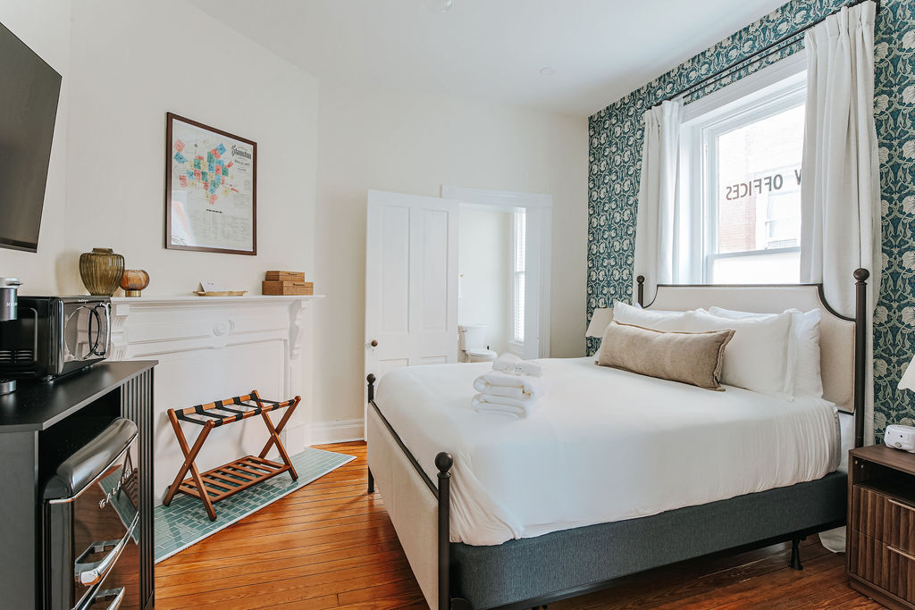 Suite 8-Suite-Private Bathroom