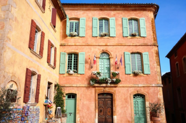Une mairie aux couleurs de la Provence