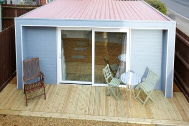 Lovely summerhouse in back garden...