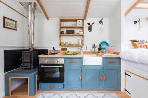 Shaker Style Kitchen with Oven and Hobs