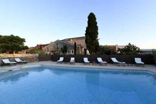 Piscine au coucher du soleil