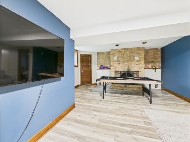 Lower-level media haven for late-night films or post-game celebrations.