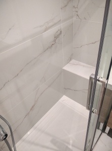 banc dans la douche