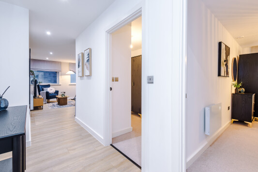 Stylish 2-Bed 2-Bath Apartment in Newly Renovated Victorian Building – Prime Leeds City Centre near Station