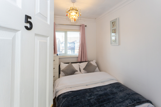 Double Bed - Bedroom 5