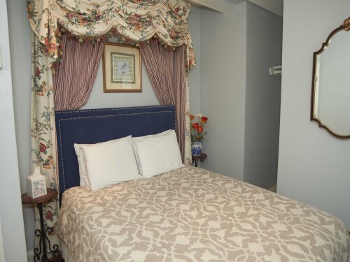 The Inn 11 Queen (no pets-Double room-Ensuite-Standard - Base Rate