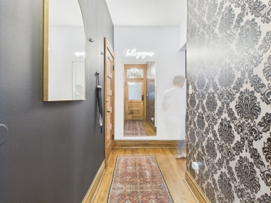 Spaces that flow seamlessly from one gathering area to the next.